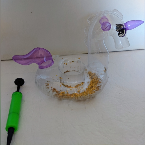 Inflatable Glitter Unicorn For Barbie Dolls - Picture 3 of 11